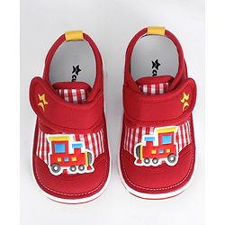 Cute Walk by Babyhug Casual Shoe With Velcro Closure Engine Patch - Red