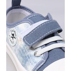 Cute Walk by Babyhug Velcro Closure Casual Shoes - Blue