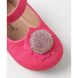 Cute Walk by Babyhug Bellies With Velcro Closure & Floral Applique - Pink