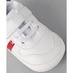 Cute Walk by Babyhug Velcro Closure Booties - White