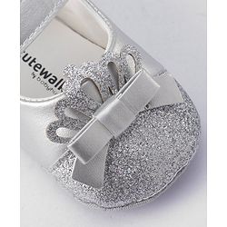 Cute Walk by Babyhug Velcro Closure Booties Bow Applique - Silver