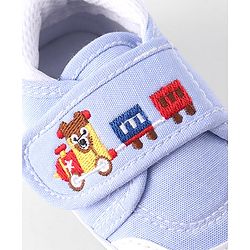 Cute Walk by Babyhug Velcro Closure Booties Train Embroidery - Blue