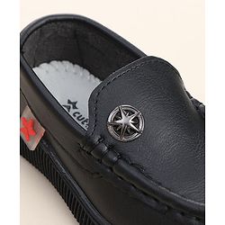 Cute Walk by Babyhug Slip On Solid Formal Shoes Star Applique - Black