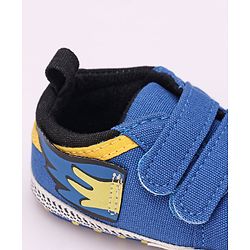 Cute Walk by Babyhug Booties Velcro Closure - Blue