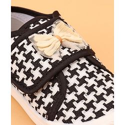 Cute Walk by Babyhug Velcro Closure Casual Shoes With Bow Applique - Black