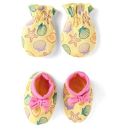 Babyhug 100% Cotton Knit Mittens and Booties with Beach Theme Print - Yellow
