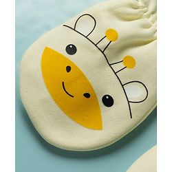 Babyhug 100% Cotton Knit Giraffe Printed Mittens & Booties Set - Yellow