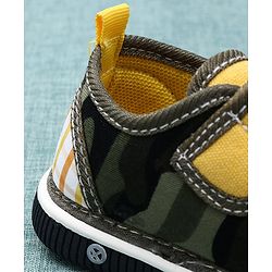 Cute Walk by Babyhug Camouflage Canvas Musical Shoes Engine Patch - Green