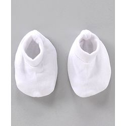 Babyhug 100% Cotton Cap Mittens And Booties Set White - Cap Diameter 9.5 cm