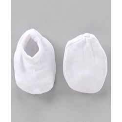Babyhug 100% Cotton Cap Mittens And Booties Set White - Cap Diameter 9.5 cm