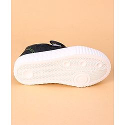 Cute Walk by Babyhug Casual Shoes - Black