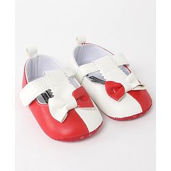 Cute Walk by Babyhug Velcro Booties Bow Applique - Red