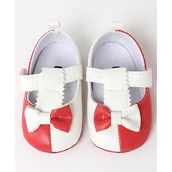 Cute Walk by Babyhug Velcro Booties Bow Applique - Red
