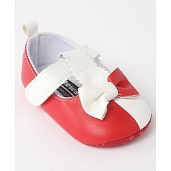 Cute Walk by Babyhug Velcro Booties Bow Applique - Red