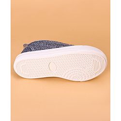 Cute Walk by Babyhug Casual Shoes Heart Applique - Blue