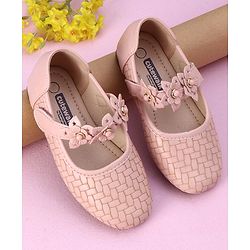 Cute Walk by Babyhug Sandals Flower Applique- Pink