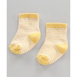 Cutewalk by Babyhug Ankle Length Anti-bacterial Cotton Blend Knit Socks Design Pack of 3 - Multicolour