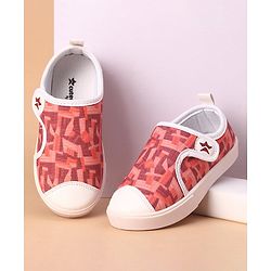 Cute Walk by Babyhug Casual Shoes With Velcro Closure - Red White