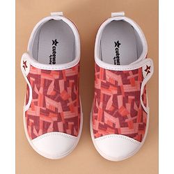 Cute Walk by Babyhug Casual Shoes With Velcro Closure - Red White