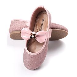 Cute Walk by Babyhug Bellies With Velcro Closure And Bow Applique - Pink