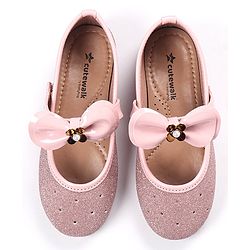 Cute Walk by Babyhug Bellies With Velcro Closure And Bow Applique - Pink