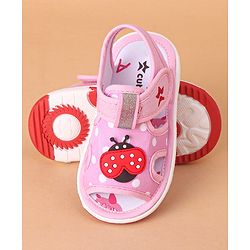Cute Walk by Babyhug Velcro Closure Sandals Bee Patch - Pink