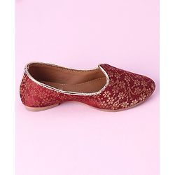 Cute Walk by Babyhug Slip On Embroidered Mojaris - Maroon