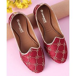 Cute Walk by Babyhug Ethnic Wear Mojaris - Maroon