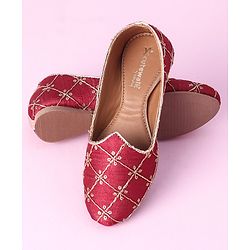 Cute Walk by Babyhug Ethnic Wear Mojaris - Maroon