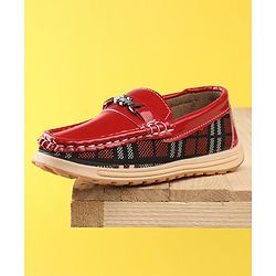 Cute Walk by Babyhug Slip On Checks Formal Shoes with Chain Link - Red