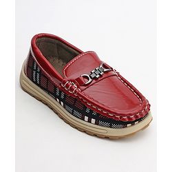 Cute Walk by Babyhug Slip On Checks Formal Shoes with Chain Link - Red