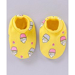 Babyhug 100% Cotton Cap Mittens & Booties Set Cupcakes Print Yellow - Circumference 33 cm