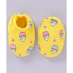 Babyhug 100% Cotton Cap Mittens & Booties Set Cupcakes Print Yellow - Circumference 33 cm