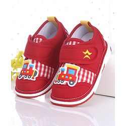 Cute Walk by Babyhug Casual Shoe With Velcro Closure Engine Patch - Red
