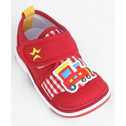 Cute Walk by Babyhug Casual Shoe With Velcro Closure Engine Patch - Red