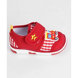 Cute Walk by Babyhug Casual Shoe With Velcro Closure Engine Patch - Red