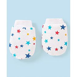 Babyhug 100% Cotton Stars Printed Cap Mittens & Booties - Cap Diameter 13 cm