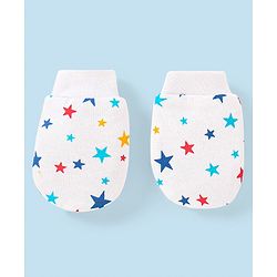 Babyhug 100% Cotton Stars Printed Cap Mittens & Booties - Cap Diameter 13 cm