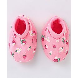 Babyhug 100% Cotton Cap Mittens & Booties Strawberry Printed - Diameter 11 cm