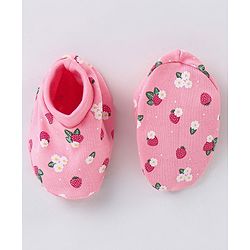 Babyhug 100% Cotton Cap Mittens & Booties Strawberry Printed - Diameter 11 cm