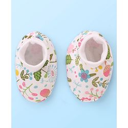 Babyhug 100% Cotton Cap Mitten & Booties Floral Print White- Diameter 9.5 cm