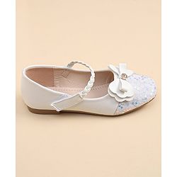 Cute Walk By Babyhug Bellies With Velcro Closure - White