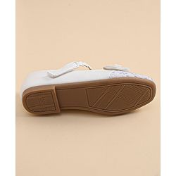 Cute Walk By Babyhug Bellies With Velcro Closure - White