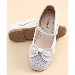 Cute Walk By Babyhug Bellies With Velcro Closure - White