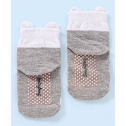 Cutewalk By Babyhug Anti Bacterial Anti Skid Ankle Length Non Terry Socks Kitty Design- Grey