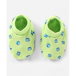 Babyhug 100% Cotton Cap Mittens And Booties Set Airplane Pattern Green - Diameter 12.5 cm