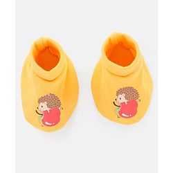 Babyhug 100% Cotton Cap Mittens & Booties With Porcupine Print -Yellow