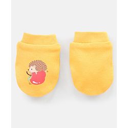 Babyhug 100% Cotton Cap Mittens & Booties With Porcupine Print -Yellow