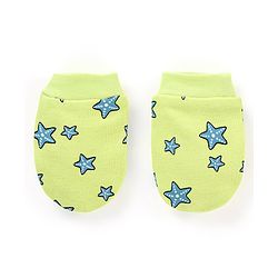 Babyhug 100% Cotton Cap Mittens & Booties Star Fish Print Green- Diameter 12.5 cm
