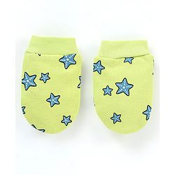 Babyhug 100% Cotton Cap Mittens & Booties Star Fish Print Green- Diameter 12.5 cm